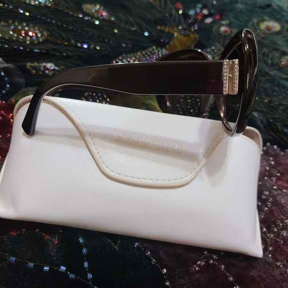 Valentino Sunglasses - Picture 3 of 11